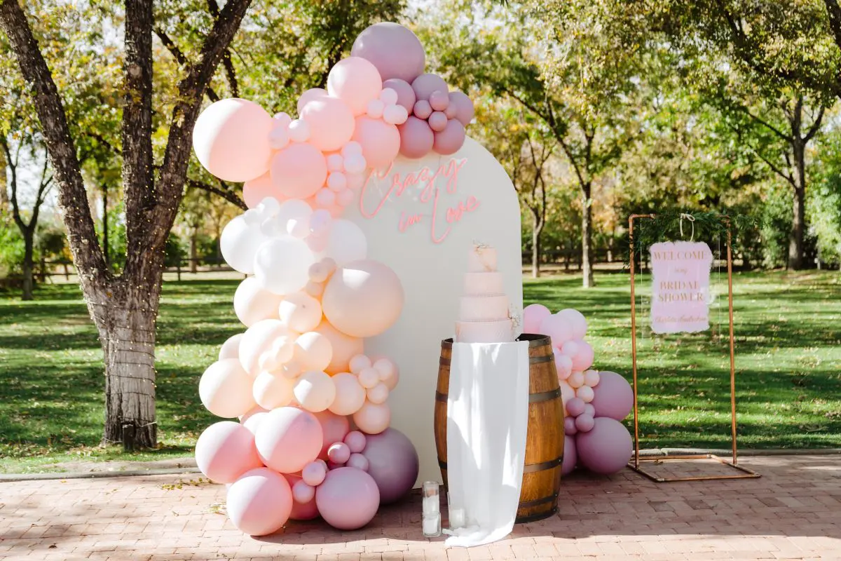 Babyshower balloon arch